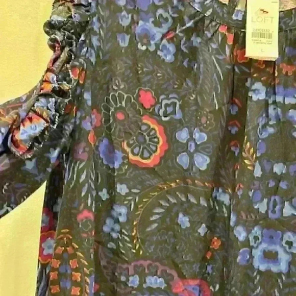 NWT! Loft Paisley Cold Shoulder Ruffle Blouse/Top/Shirt Blue Size Large - Picture 6 of 10